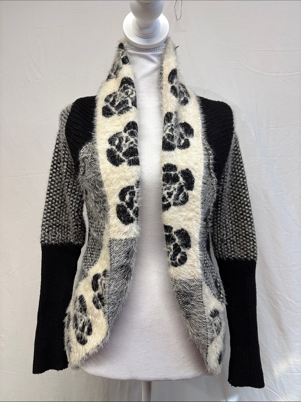 Cosy Open-Front Floral-Trim Cardigan Sweater - Black & Cream